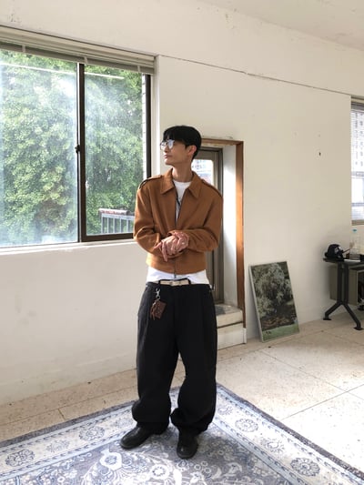 簡約幹練 絨面革 名牌質感 短版 神衣 夾克 - 2C19