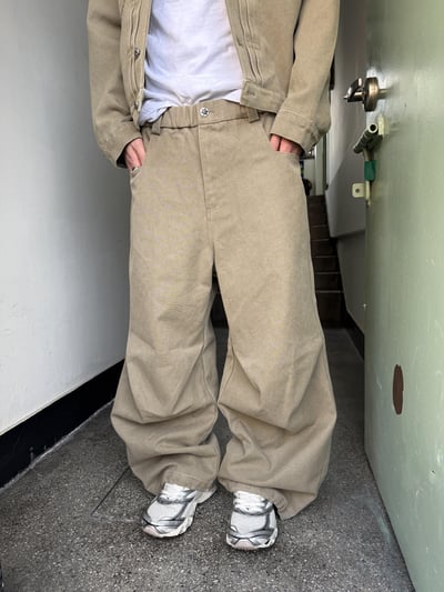 文藝鈕扣 降落傘抓皺 寬版 鬆緊帶 牛仔褲 (set-up) - 2C2