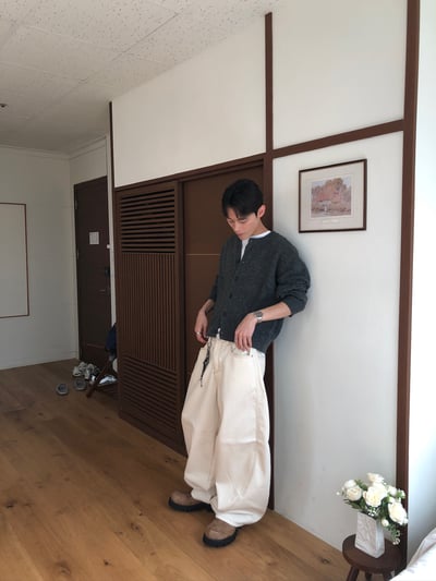 四季大口袋 彎曲縫線 配色設計 牛仔寬褲 - 2C13