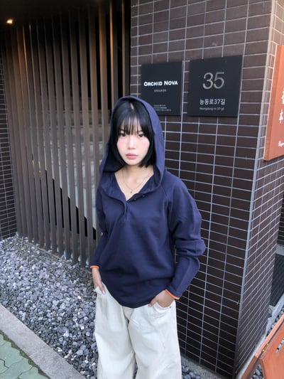 多巴安配色 休閒經典 鈕扣設計 長袖 帽T - 2C4