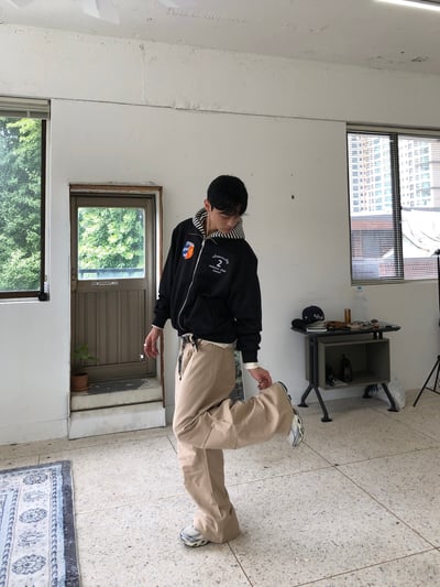 藝術殿堂 高級刺繡 運動街頭 短版 外套 - 3C13