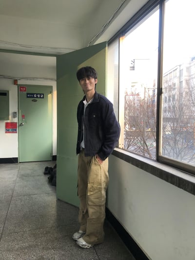 獨特肩部針織 牛仔 微短版 機車夾克 - 2C8