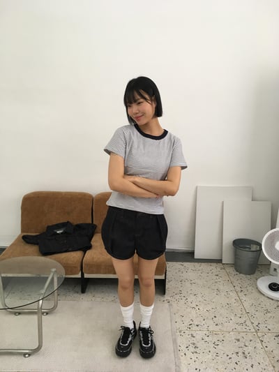 (1+1)萬能百搭 細條紋 修身 短版 短袖 - 4C6