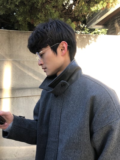 歐美經典 立領皮革 俐落修身 短版大衣 - 2C4