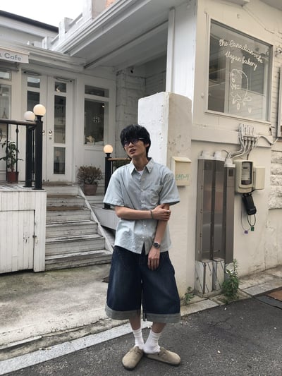 美式風 漸層刷色 斜切線造型 反折 牛仔短褲 - 2C18
