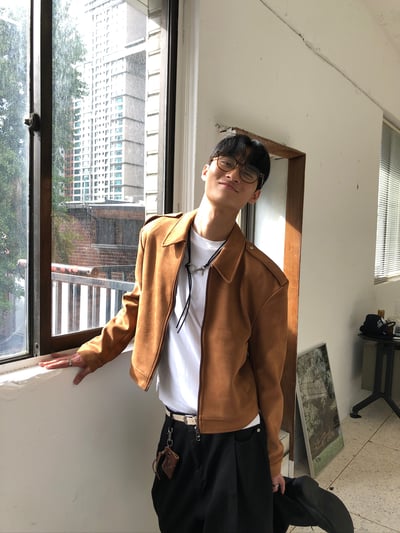 簡約幹練 絨面革 名牌質感 短版 神衣 夾克 - 2C12