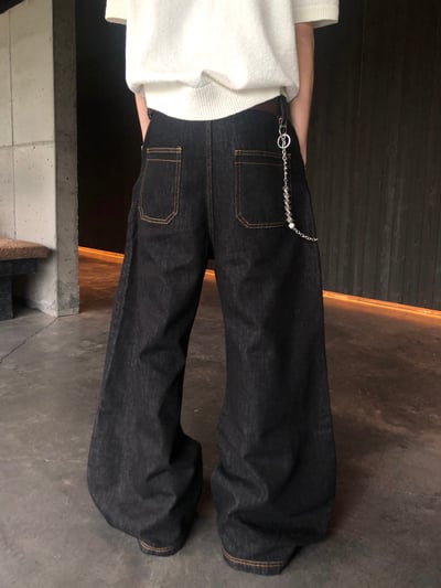 Clean Fit 特殊剪裁 輕薄丹寧 牛仔彎刀褲 - 1C12