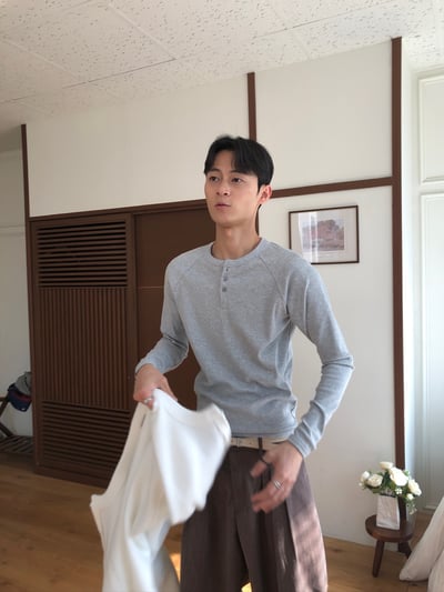 極簡主義 亨利領 素色 修身版型 長袖 - 4C2