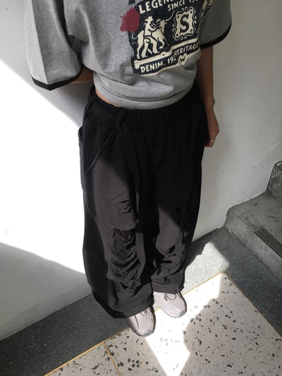 街頭鬆弛感 刷破設計 寬鬆 弧形棉褲  - 2C14