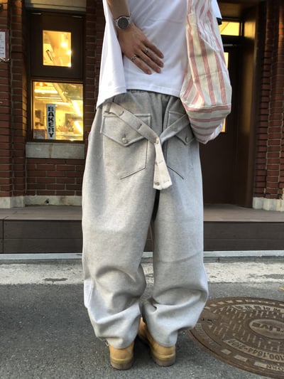 休閒背殺 鈕扣緞帶 寬版 直筒棉褲 - 2C8