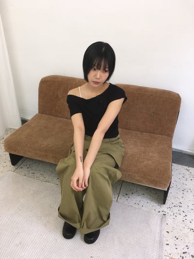 性感斜肩 鈕扣設計 修身 短袖上衣 - 2C17