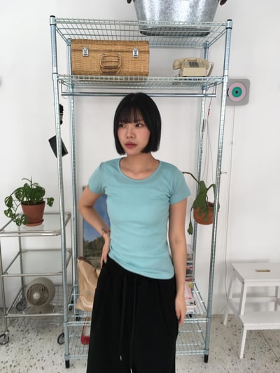 (1+1)簡約百搭 唯美主義 修身 短版 素色短袖 - 12C5