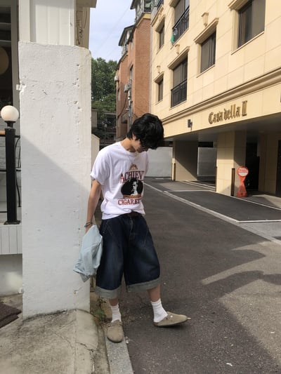 美式風 漸層刷色 斜切線造型 反折 牛仔短褲 - 2C16