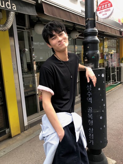 經典款 夏季透氣 短版素面 短袖上衣 - 8C2