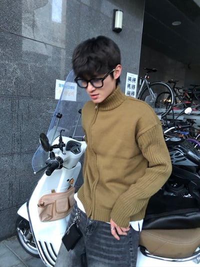 半高領 斜拉鏈 修身流水線 針織外套 - 4C8