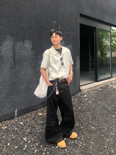 Clean Fit 特殊剪裁 輕薄丹寧 牛仔彎刀褲 - 1C4