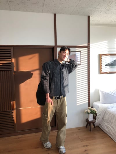 雙膝抓皺 線條結構 直筒寬版 工裝褲 - 2C12