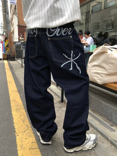 Carry Over 上流巴黎 手工刺繡 牛仔 直筒微寬褲 - 3C17