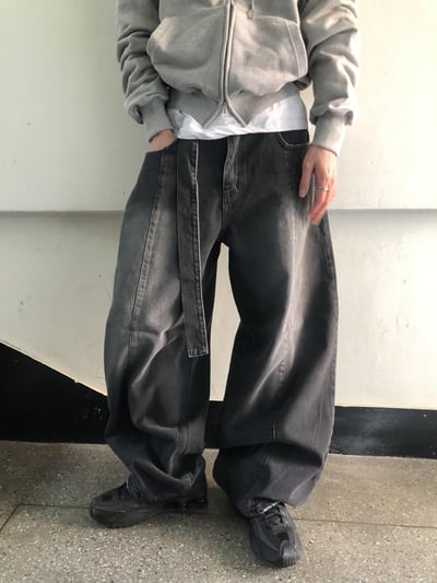 中央割線 水洗 寬鬆 假皮帶 牛仔長褲 - 2C5