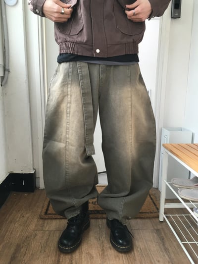 中央割線 水洗 寬鬆 假皮帶 牛仔長褲 - 2C14