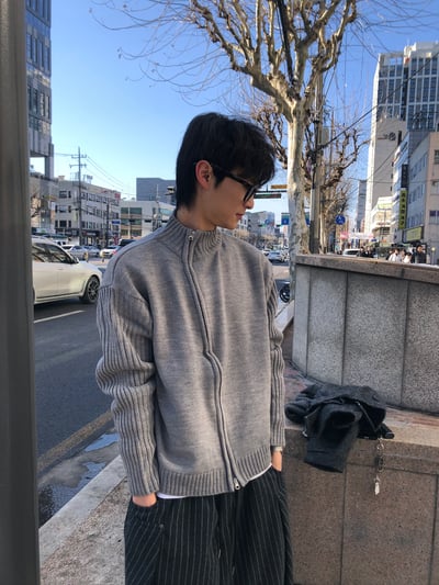 半高領 斜拉鏈 修身流水線 針織外套 - 4C7