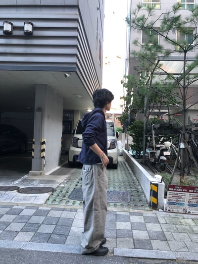 彎刀縫線 俐落版型 鬆緊帶 寬版 長褲 - 4C16