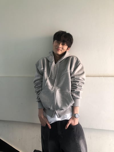 高級棉 銀河星形卯釘 指套 短版 連帽外套 - 3C3