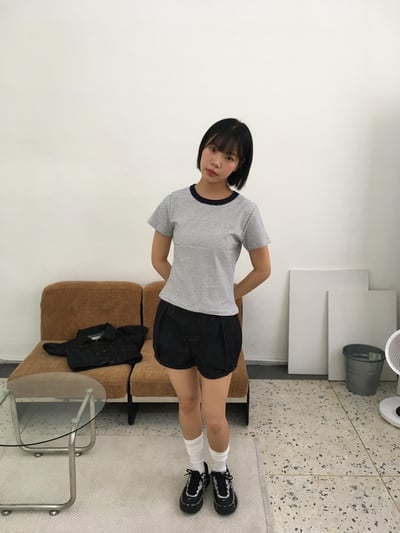 (1+1)萬能百搭 細條紋 修身 短版 短袖 - 4C3