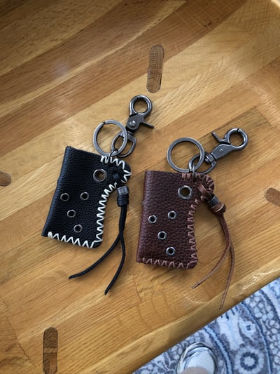 洞洞元素 皮革鑰匙圈 (可放打火機) - 2C1