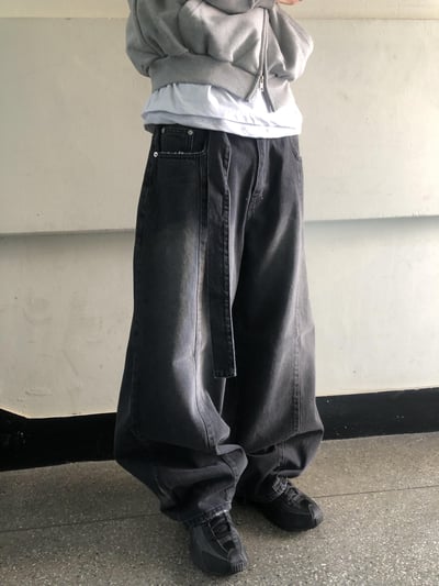 中央割線 水洗 寬鬆 假皮帶 牛仔長褲 - 2C11