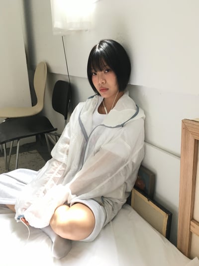唯美配色 俐落曲線 抓皺設計 風衣外套 - 4C18