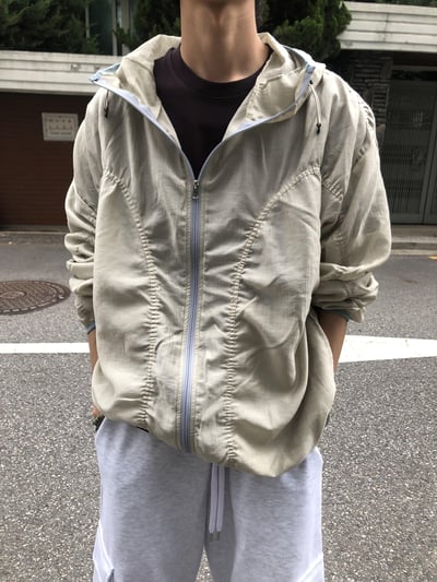 唯美配色 俐落曲線 抓皺設計 風衣外套 - 4C7