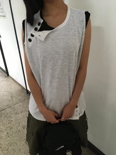 清爽酷夏 街頭鈕扣 斜線設計 背心 - 4C12