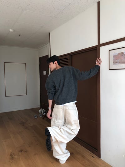 四季大口袋 彎曲縫線 配色設計 牛仔寬褲 - 2C4