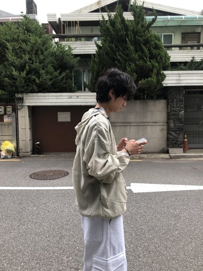 唯美配色 俐落曲線 抓皺設計 風衣外套 - 4C23