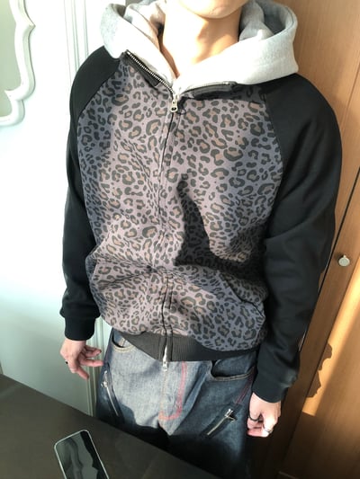 一枝獨秀 街頭氛圍 豹紋配色 微短版 外套 - 2C8