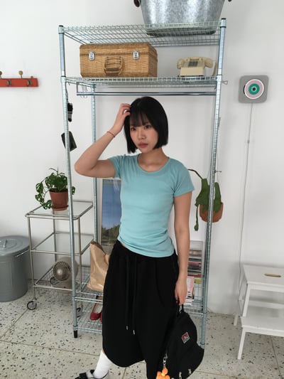 (1+1)簡約百搭 唯美主義 修身 短版 素色短袖 - 12C7
