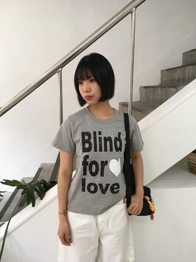 Blind for love 彩繪印刷 短版 短袖 - 3C20