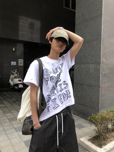 韓系可愛街頭 塗鴉印刷 短版上衣 - 2C6