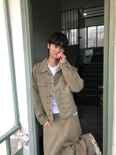 文藝鈕扣 微短版 機車飆仔 牛仔外套 (set-up) - 2C6