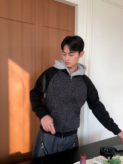 一枝獨秀 街頭氛圍 豹紋配色 微短版 外套 - 2C13