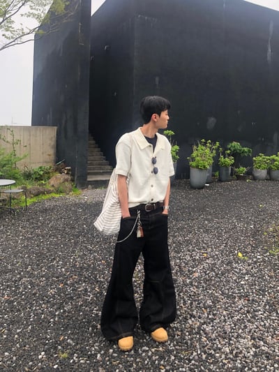 Clean Fit 特殊剪裁 輕薄丹寧 牛仔彎刀褲 - 1C10