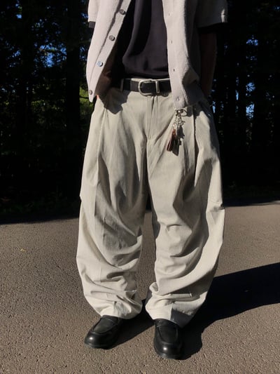 Lanson 俐落剪裁 抓皺割線 細條紋 寬褲 - 2C5