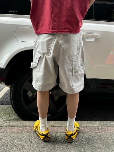 (UNISEX) 鉚釘刺繡 卡彭特短褲 - 3C11