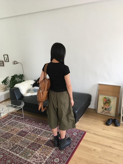 現代卯釘 鑲鑽造型 貼身短版 短袖 上衣 - 2C19