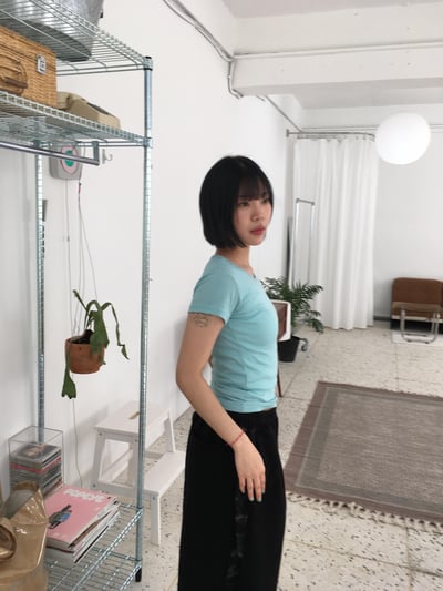 (1+1)簡約百搭 唯美主義 修身 短版 素色短袖 - 12C8