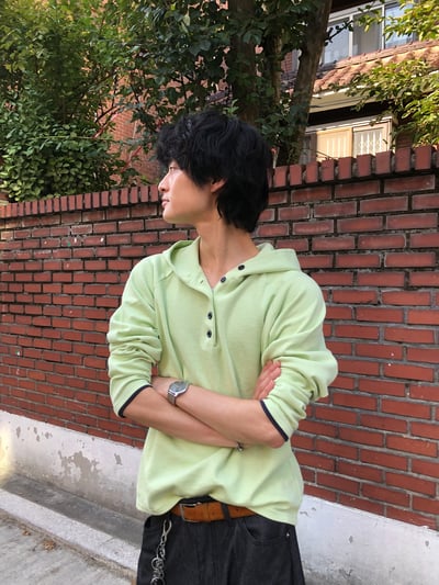多巴安配色 休閒經典 鈕扣設計 長袖 帽T - 2C1