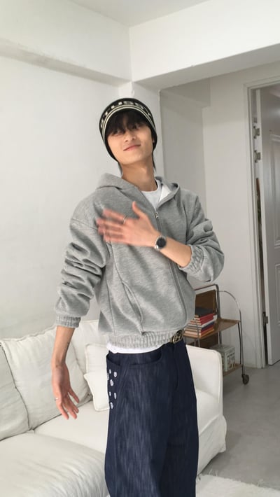 彎曲修身 高檔空氣棉 短版 素面 連帽外套 - 2C20