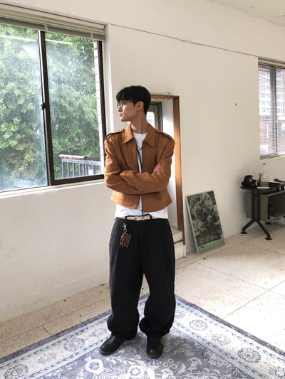 簡約幹練 絨面革 名牌質感 短版 神衣 夾克 - 2C17