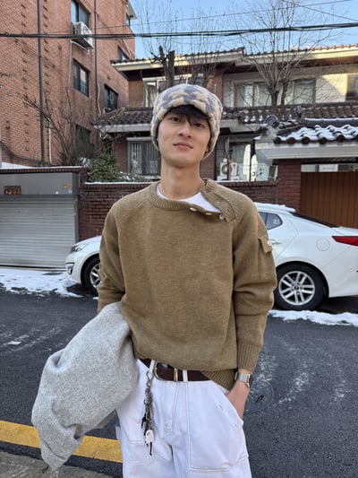 領口斜線 鈕扣 微短版 工裝 針織衫 - 3C16